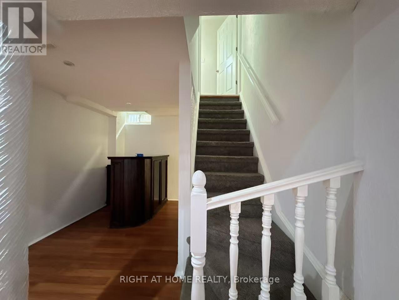 












6405 COLEBROOK CRESCENT

,
Mississauga (Meadowvale),




Ontario
L5N3E3

