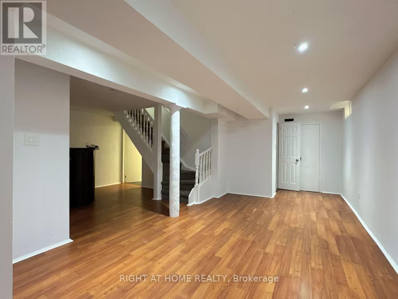 












6405 COLEBROOK CRESCENT

,
Mississauga (Meadowvale),




Ontario
L5N3E3

