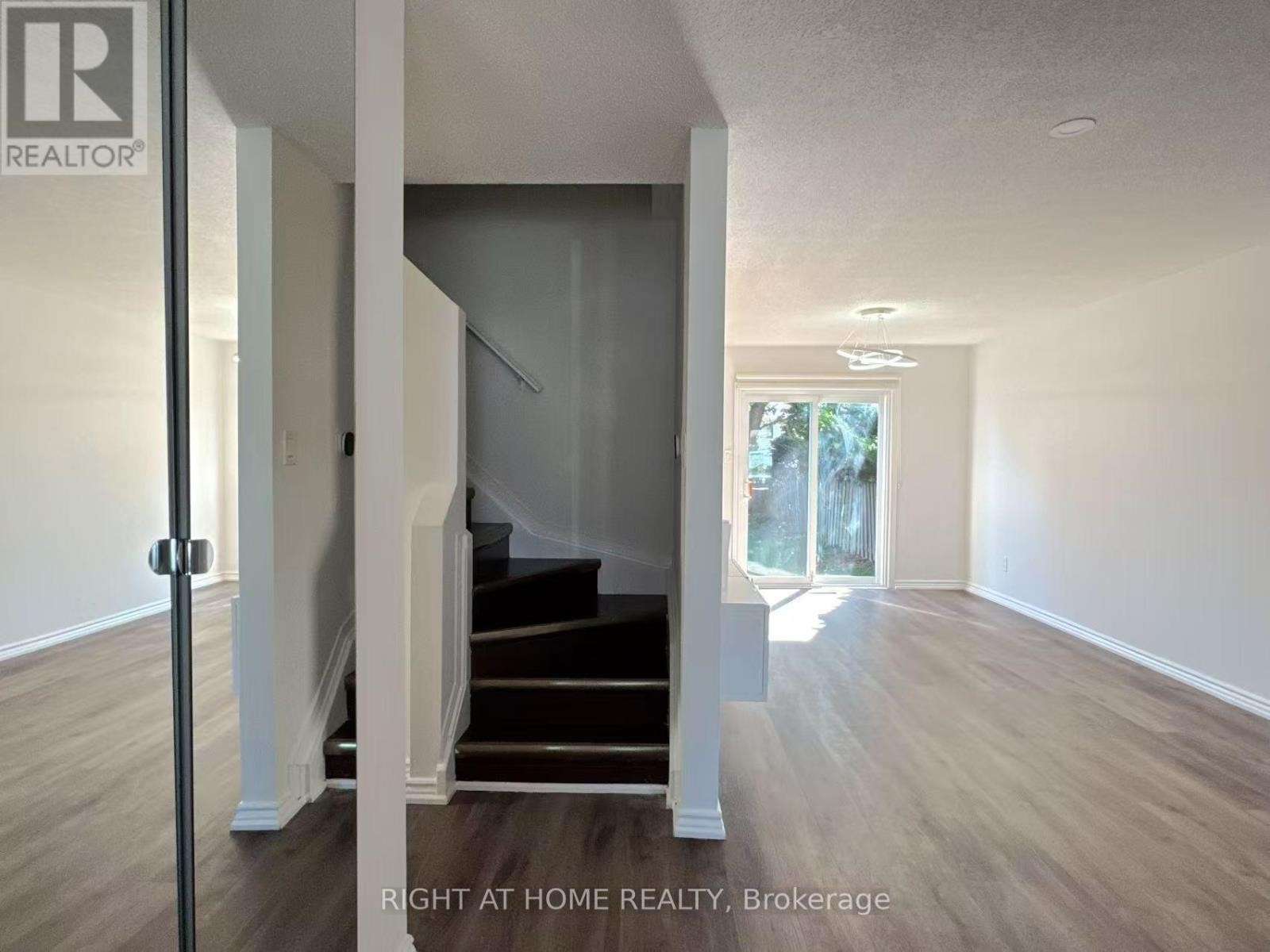 












6405 COLEBROOK CRESCENT

,
Mississauga (Meadowvale),




Ontario
L5N3E3

