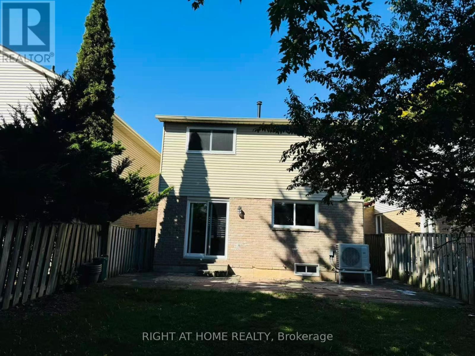 












6405 COLEBROOK CRESCENT

,
Mississauga (Meadowvale),




Ontario
L5N3E3

