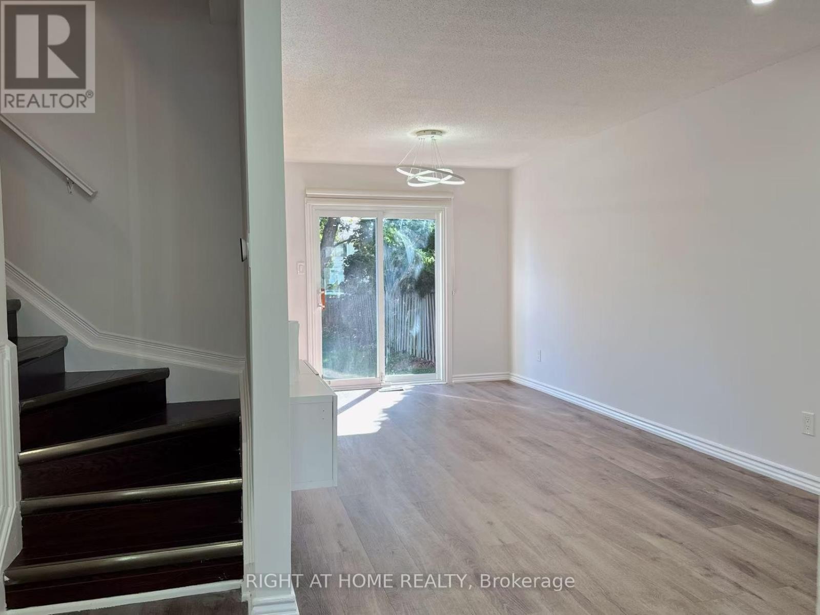 












6405 COLEBROOK CRESCENT

,
Mississauga (Meadowvale),




Ontario
L5N3E3

