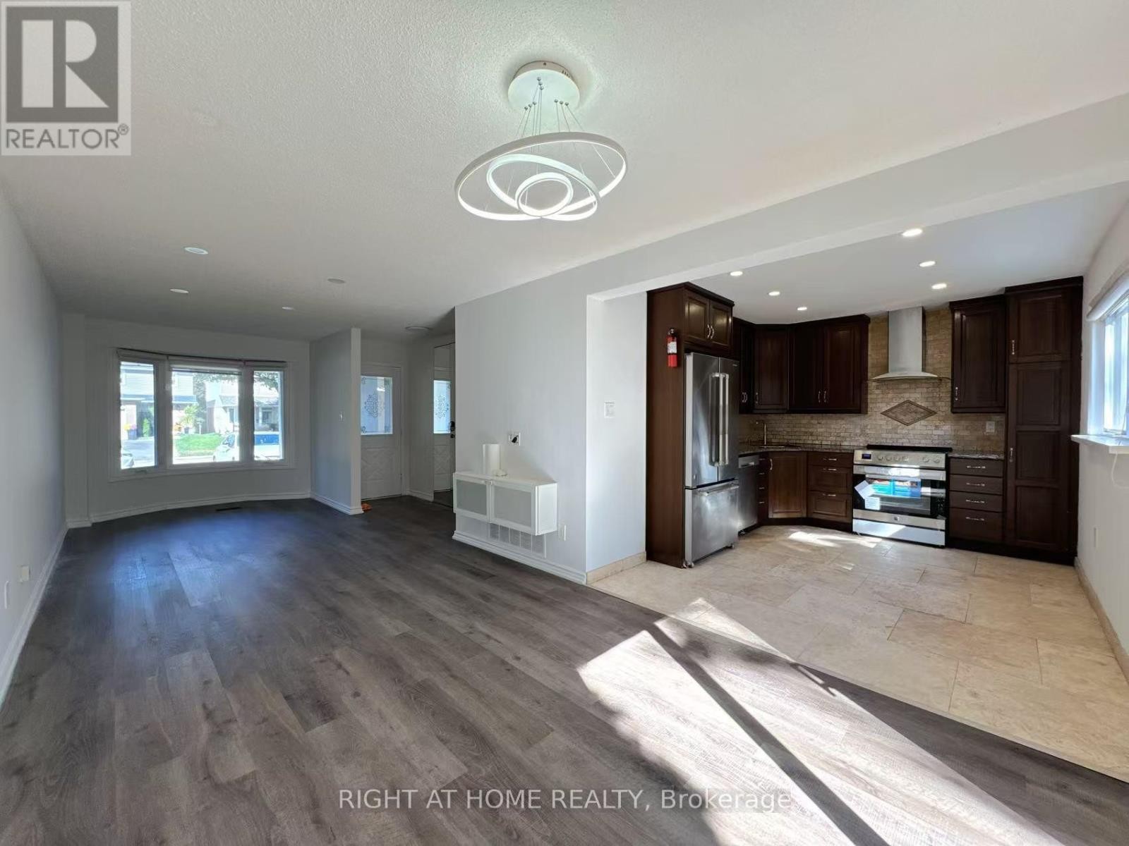 












6405 COLEBROOK CRESCENT

,
Mississauga (Meadowvale),




Ontario
L5N3E3

