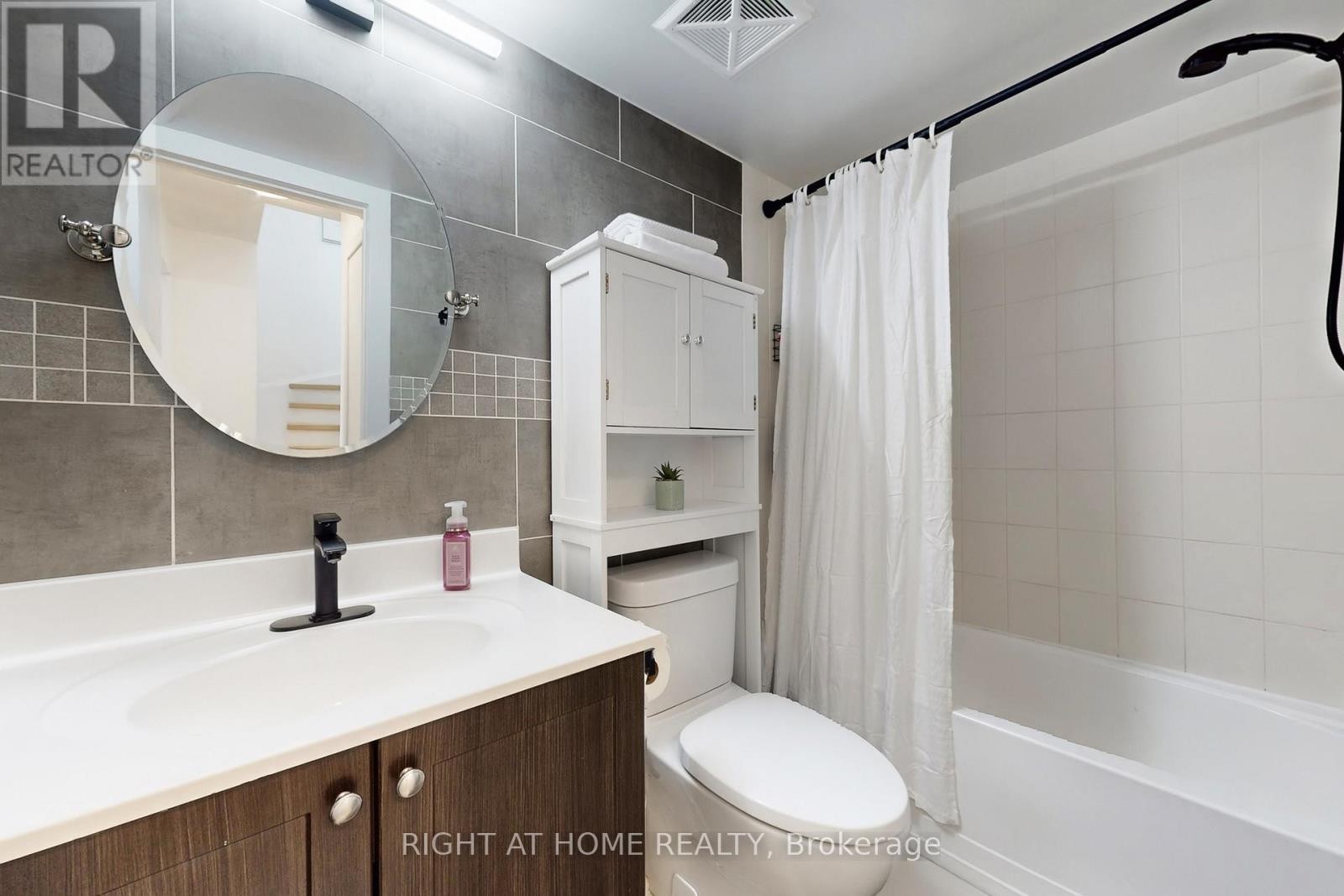 












710 - 138 WIDDICOMBE HILL BOULEVARD

,
Toronto (Willowridge-Martingrove-Richview),




Ontario
M9R4A6

