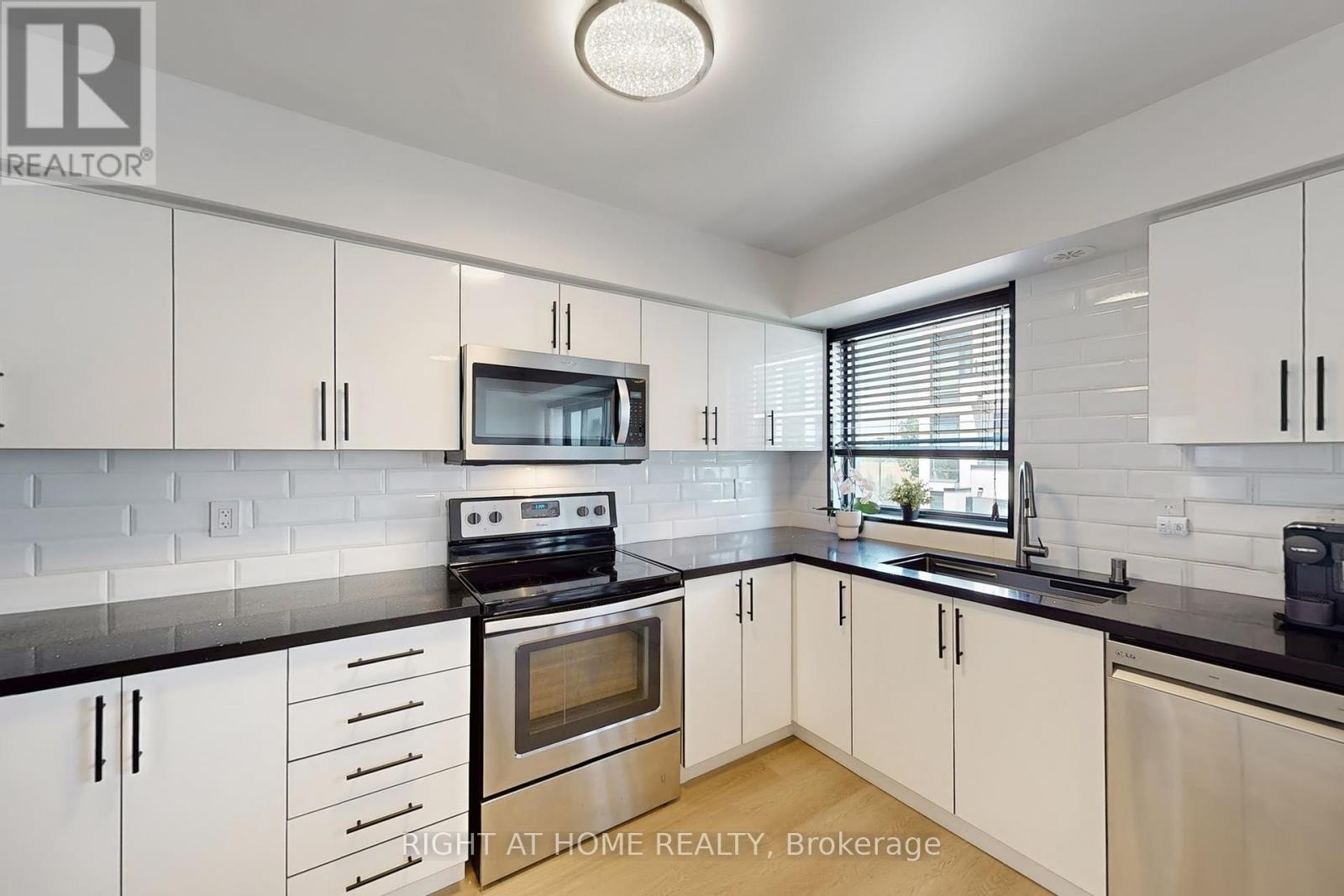 












710 - 138 WIDDICOMBE HILL BOULEVARD

,
Toronto (Willowridge-Martingrove-Richview),




Ontario
M9R4A6


