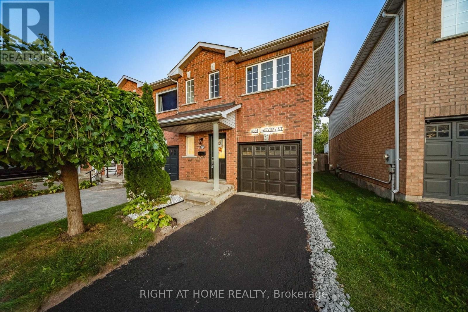 












4324 FAIRVIEW STREET

,
Burlington (Shoreacres),




Ontario
L7L7A2

