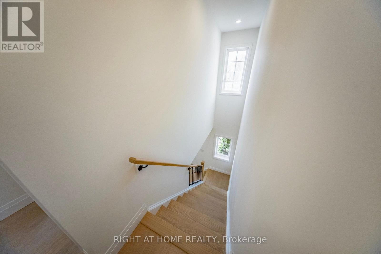 












4324 FAIRVIEW STREET

,
Burlington (Shoreacres),




Ontario
L7L7A2

