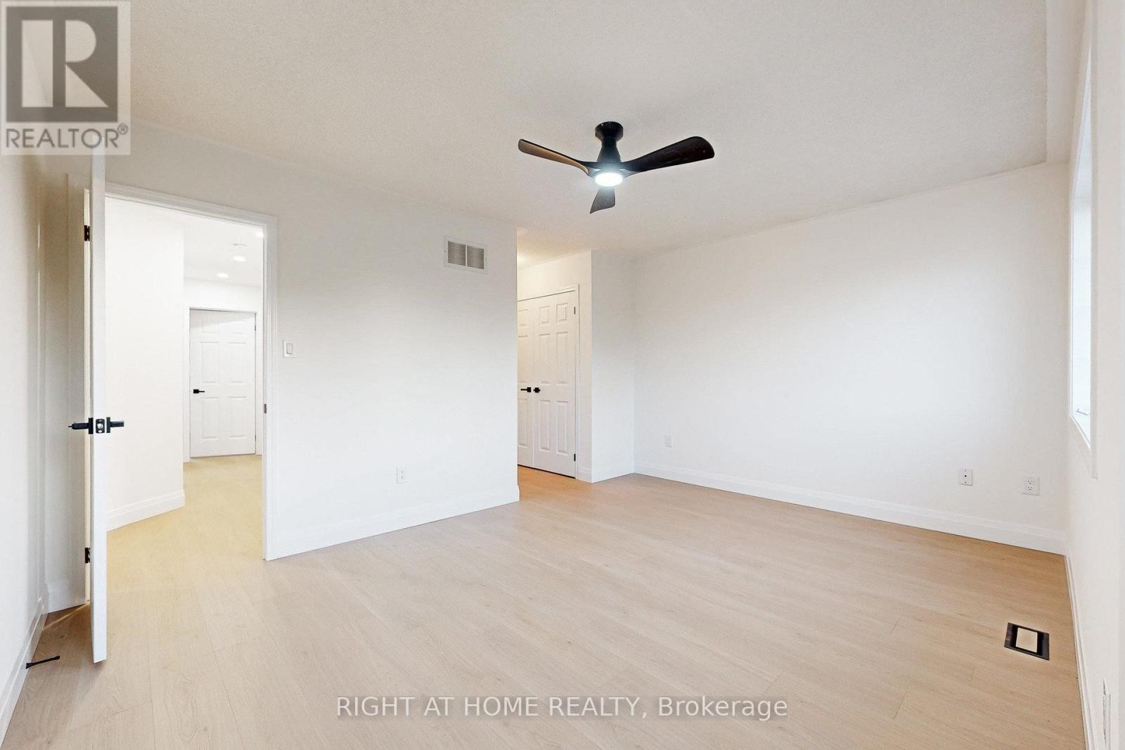 












4324 FAIRVIEW STREET

,
Burlington (Shoreacres),




Ontario
L7L7A2

