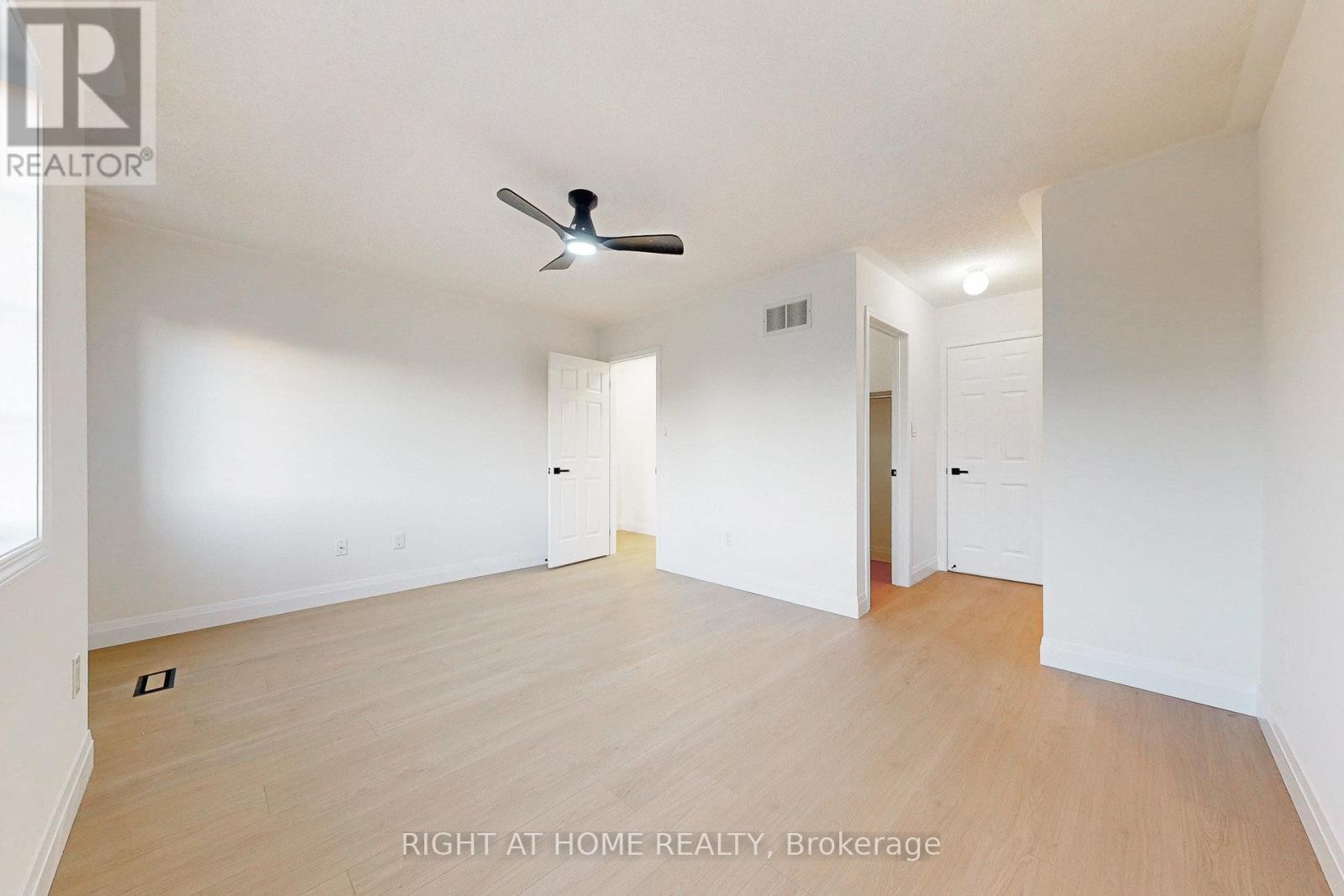 












4324 FAIRVIEW STREET

,
Burlington (Shoreacres),




Ontario
L7L7A2

