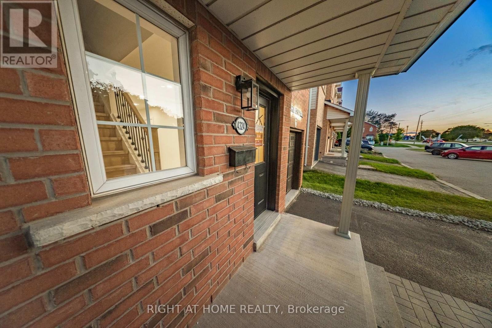 












4324 FAIRVIEW STREET

,
Burlington (Shoreacres),




Ontario
L7L7A2

