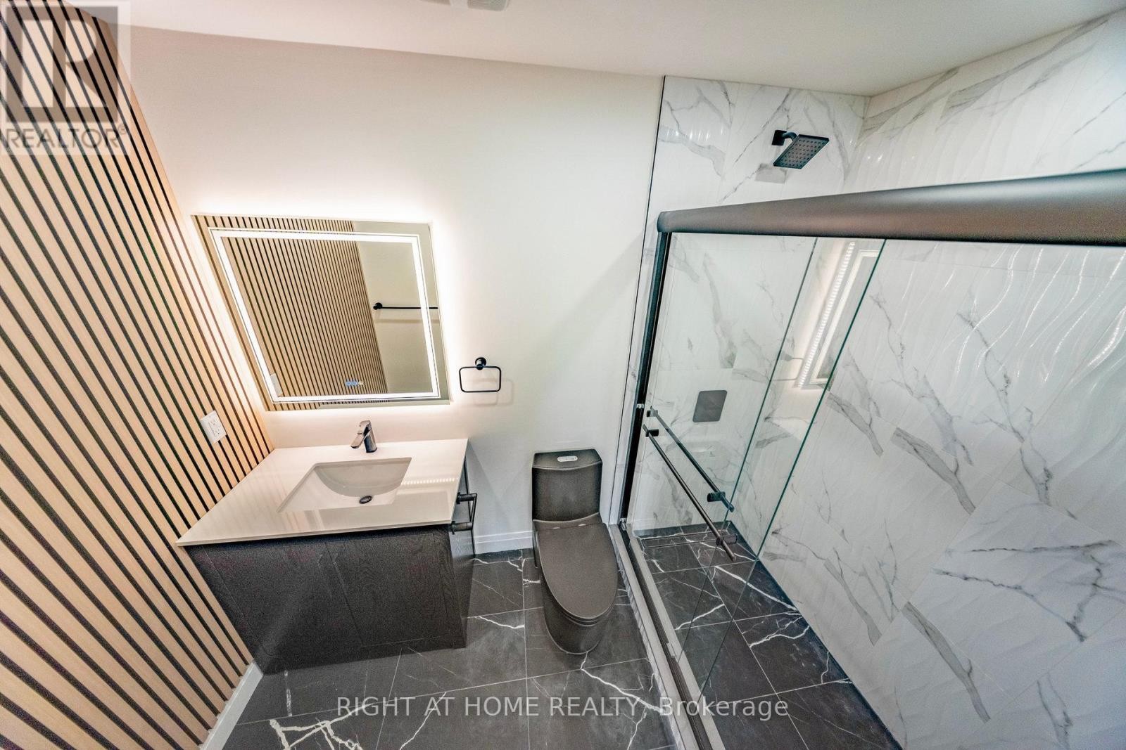 












4324 FAIRVIEW STREET

,
Burlington (Shoreacres),




Ontario
L7L7A2

