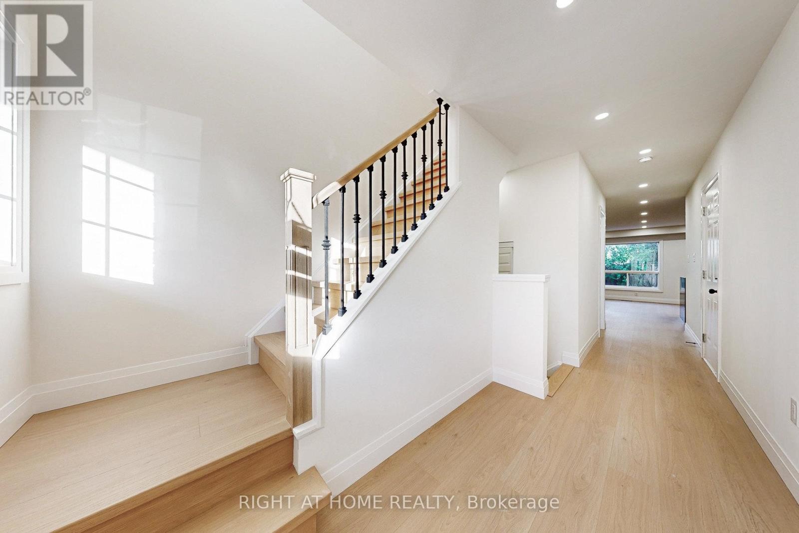 












4324 FAIRVIEW STREET

,
Burlington (Shoreacres),




Ontario
L7L7A2

