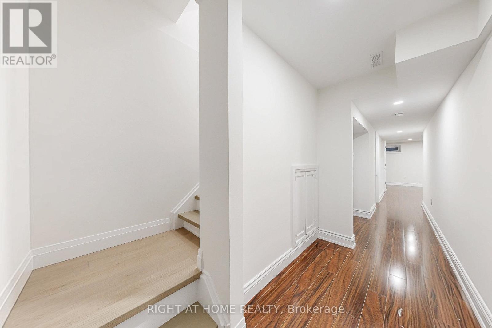 












4324 FAIRVIEW STREET

,
Burlington (Shoreacres),




Ontario
L7L7A2

