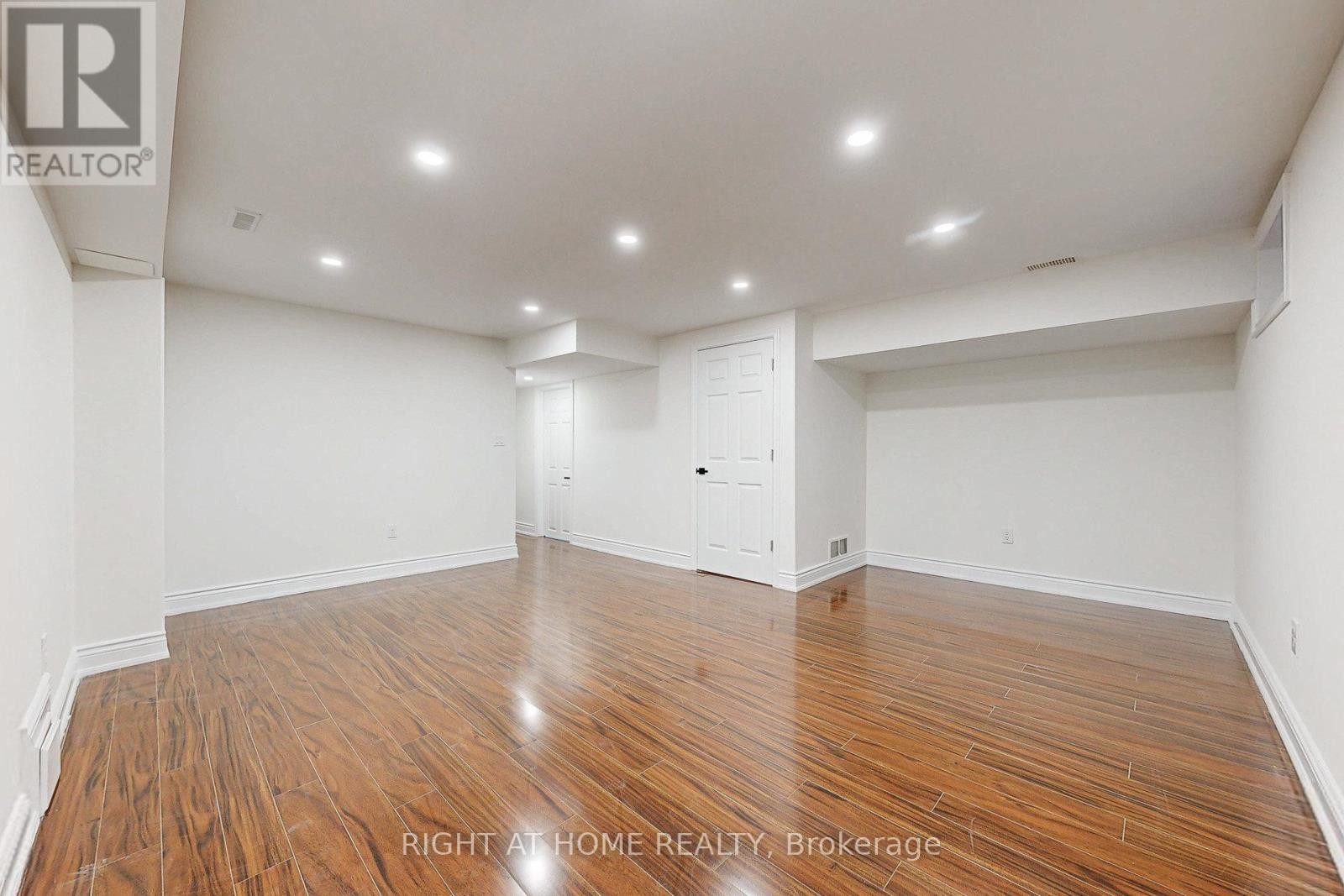 












4324 FAIRVIEW STREET

,
Burlington (Shoreacres),




Ontario
L7L7A2

