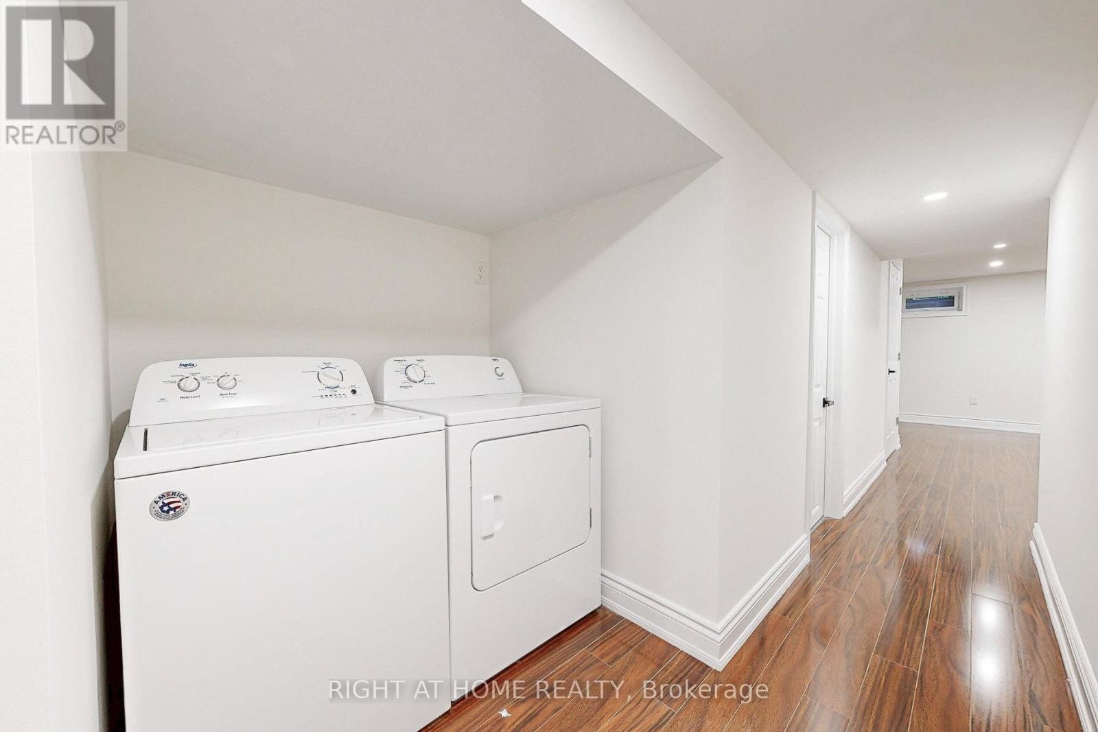 












4324 FAIRVIEW STREET

,
Burlington (Shoreacres),




Ontario
L7L7A2

