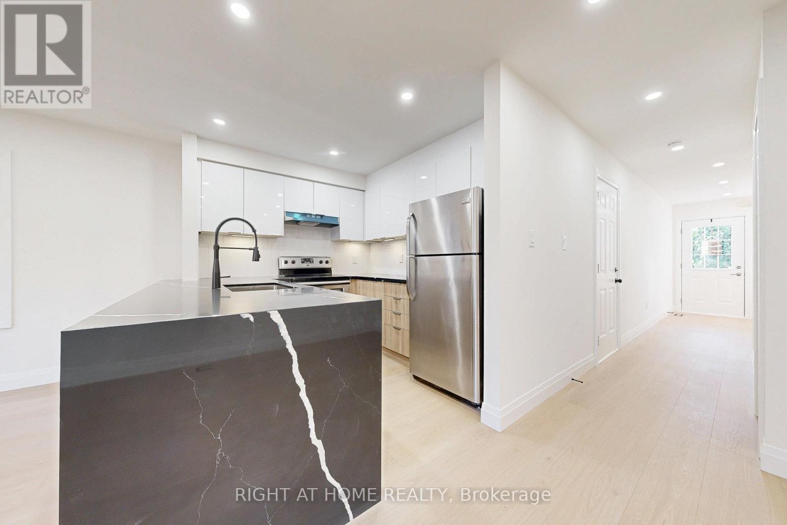 












4324 FAIRVIEW STREET

,
Burlington (Shoreacres),




Ontario
L7L7A2

