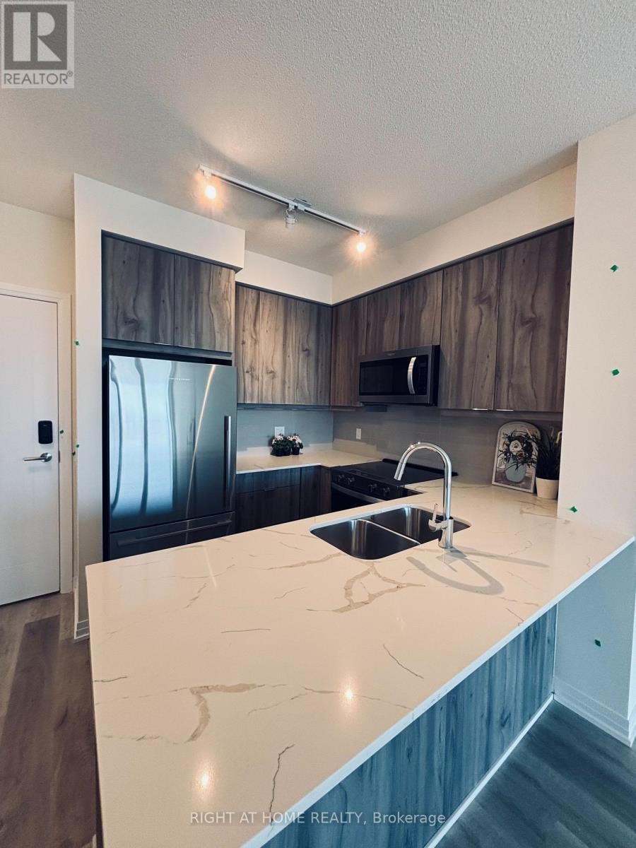 












2403 - 15 WATERGARDEN DRIVE

,
Mississauga (Hurontario),




Ontario
L5R0H4

