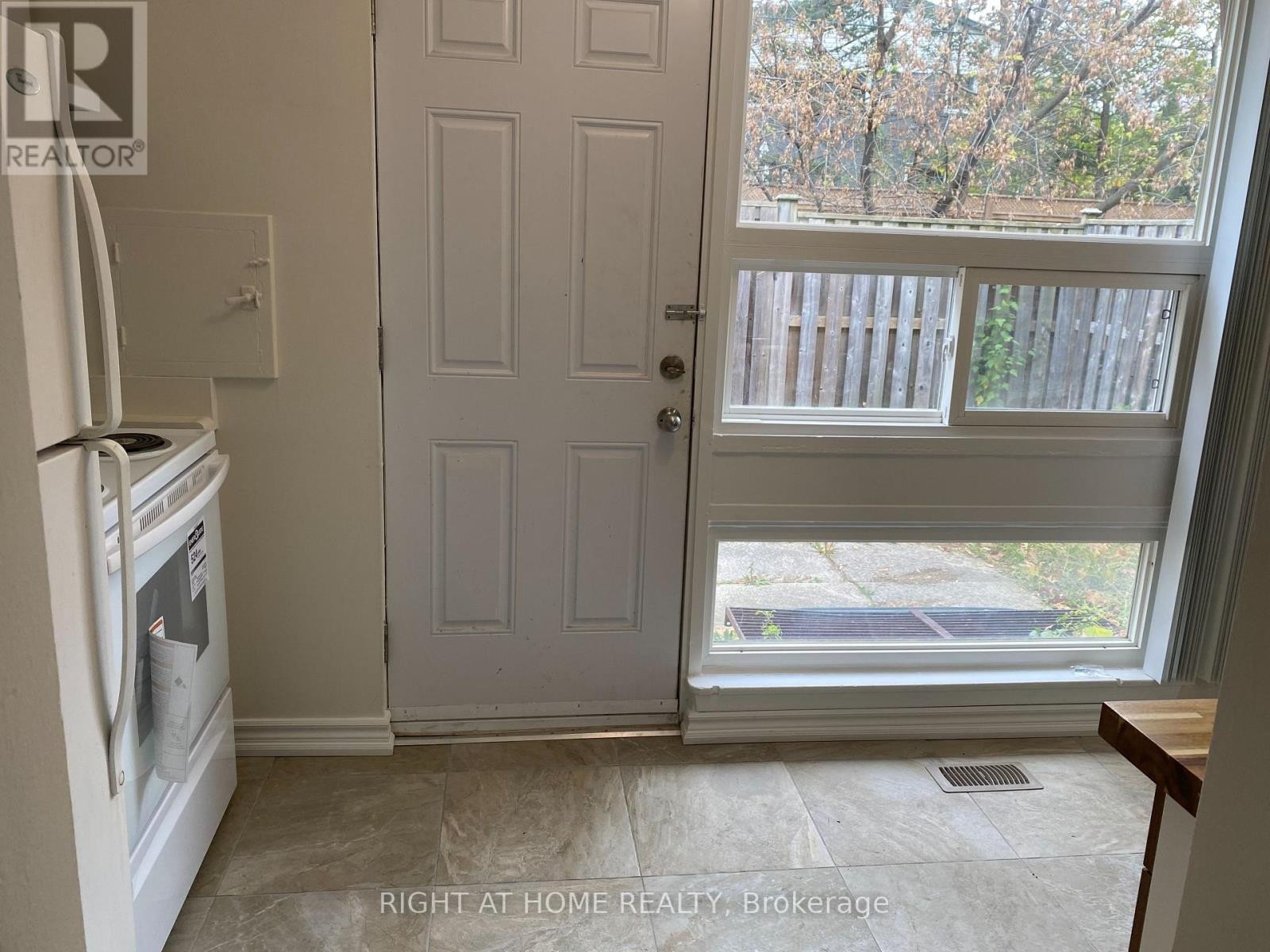 












3230 THE CREDIT WOODLANDS

,
Mississauga (Erindale),




Ontario
L5C2J6

