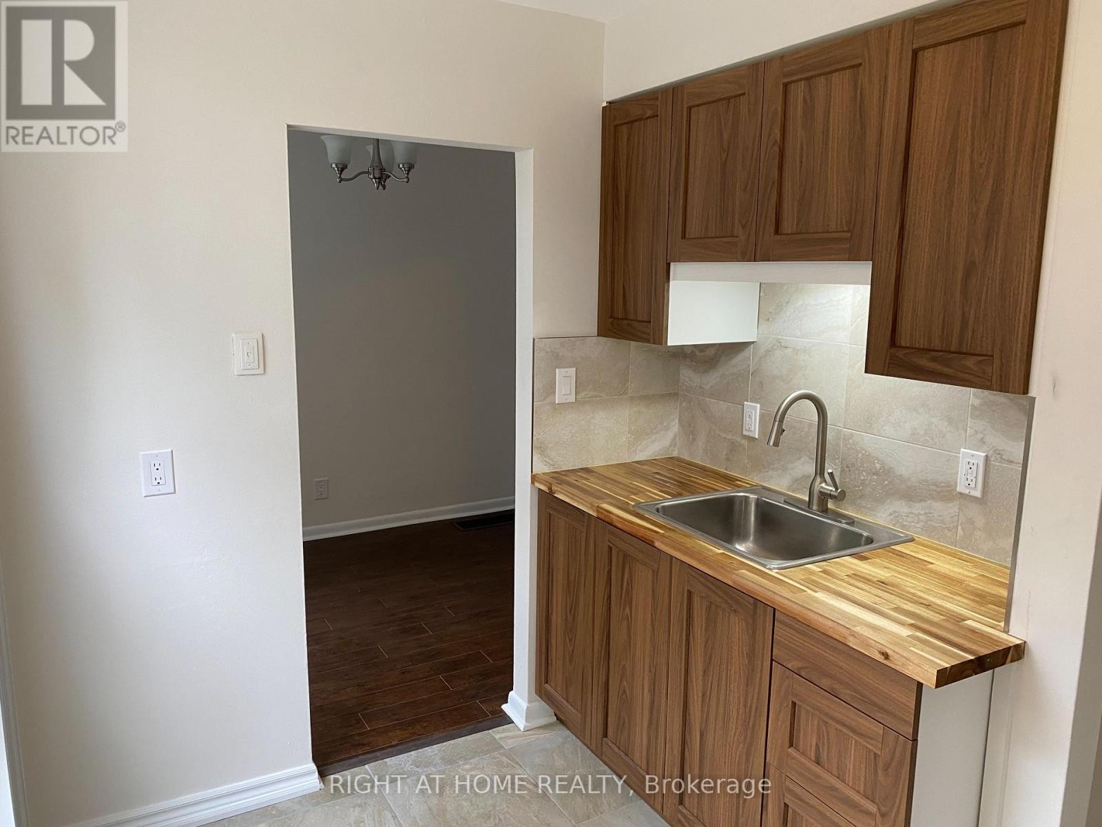 












3230 THE CREDIT WOODLANDS

,
Mississauga (Erindale),




Ontario
L5C2J6

