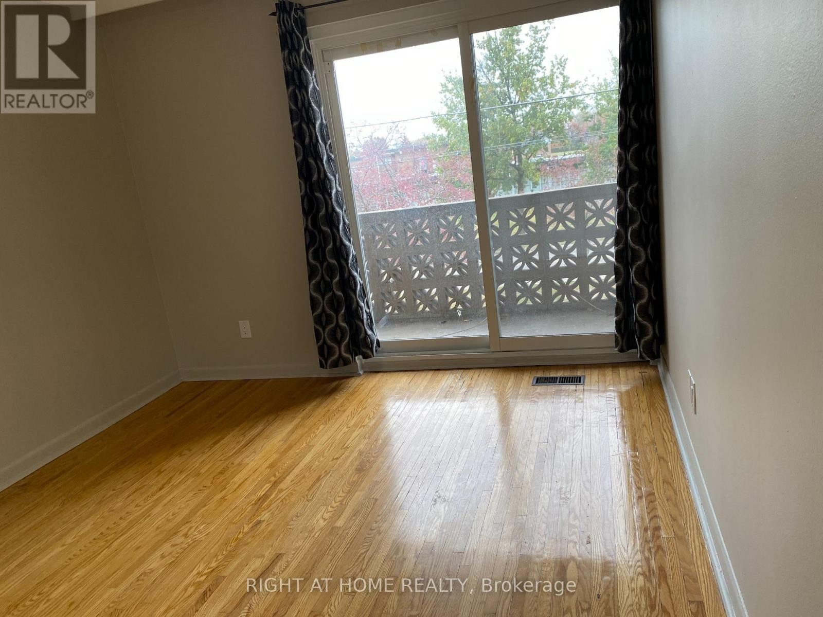 












3230 THE CREDIT WOODLANDS

,
Mississauga (Erindale),




Ontario
L5C2J6

