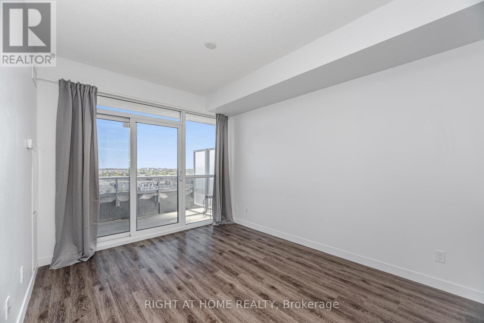 












1003 - 2093 FAIRVIEW STREET

,
Burlington (Freeman),




Ontario
L7R0E6

