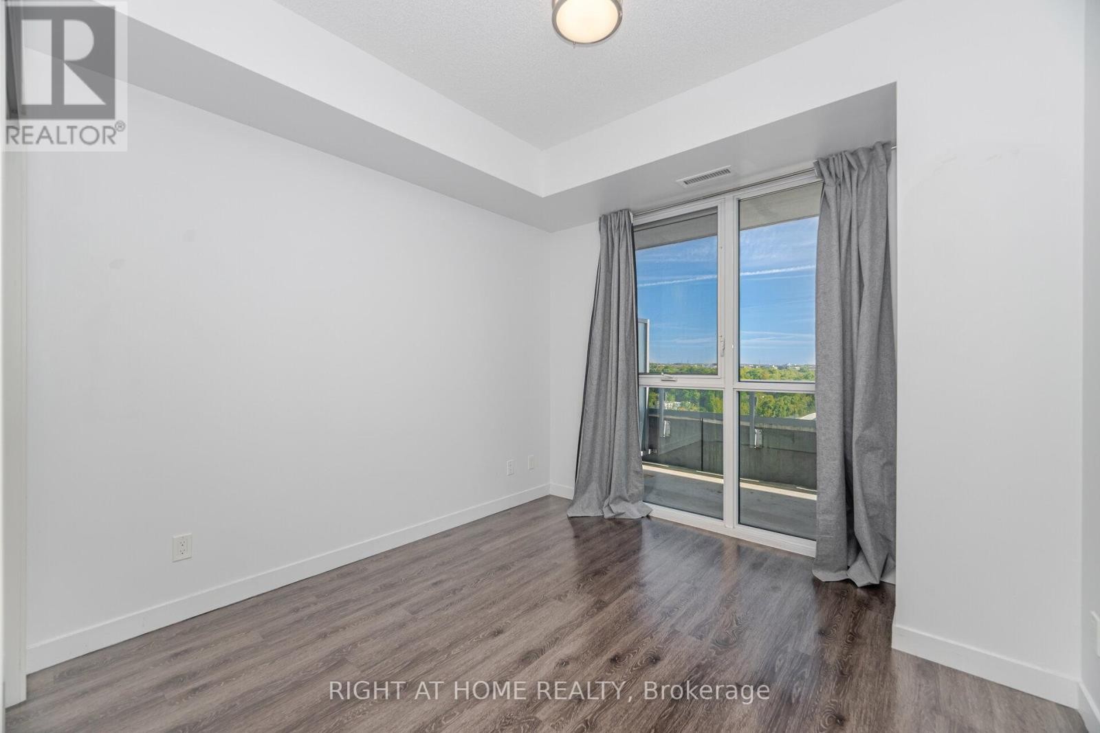 












1003 - 2093 FAIRVIEW STREET

,
Burlington (Freeman),




Ontario
L7R0E6

