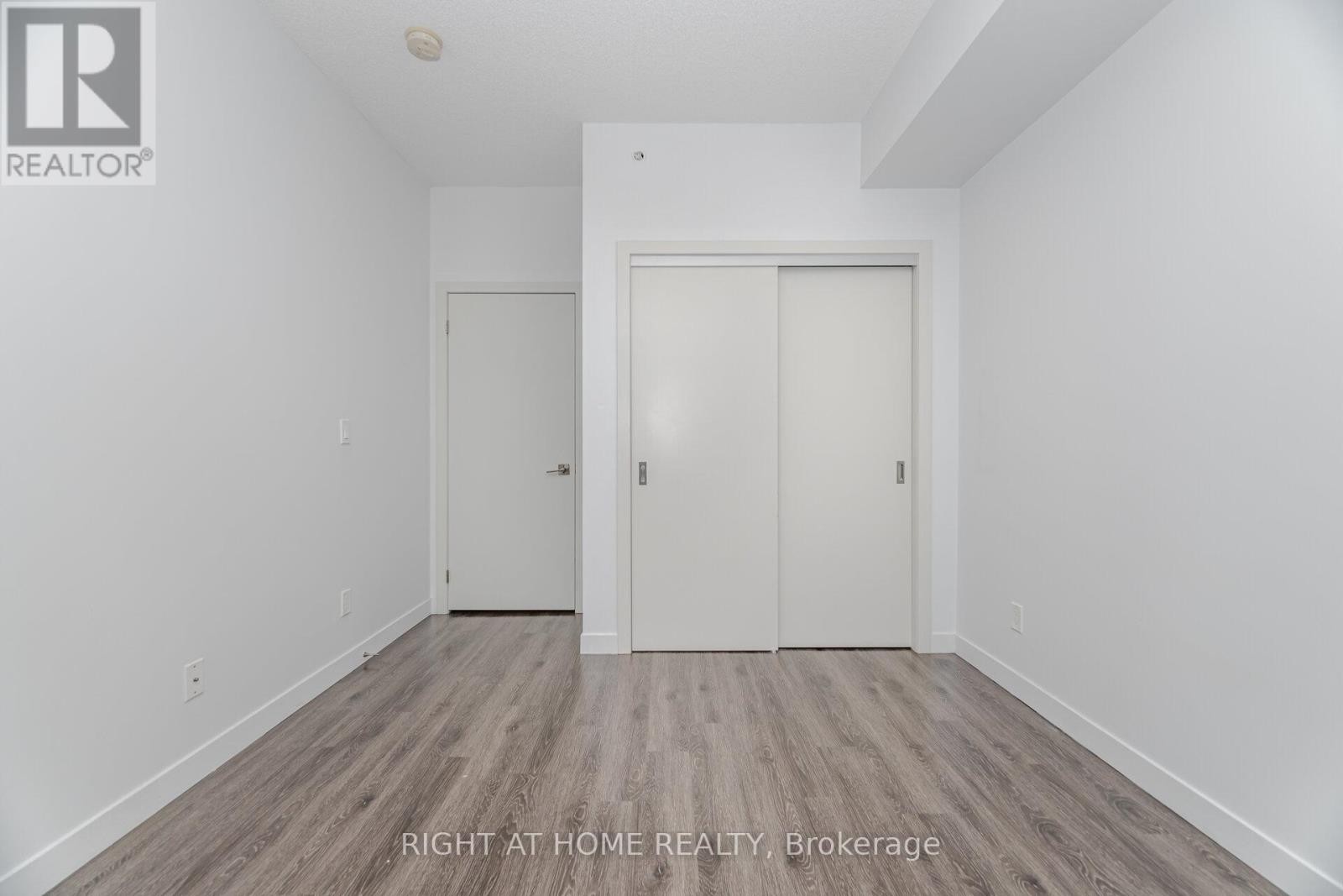 












1003 - 2093 FAIRVIEW STREET

,
Burlington (Freeman),




Ontario
L7R0E6

