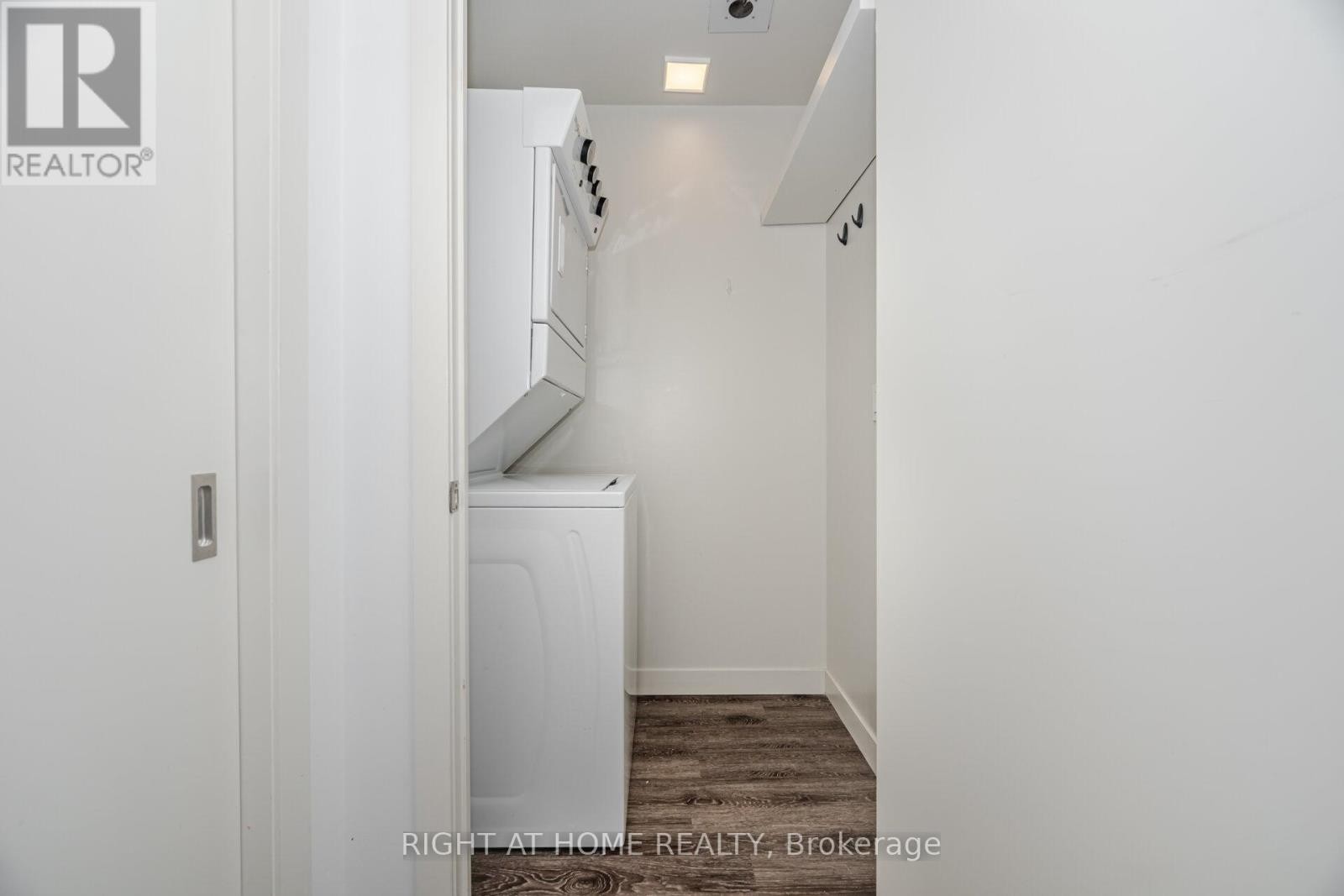 












1003 - 2093 FAIRVIEW STREET

,
Burlington (Freeman),




Ontario
L7R0E6

