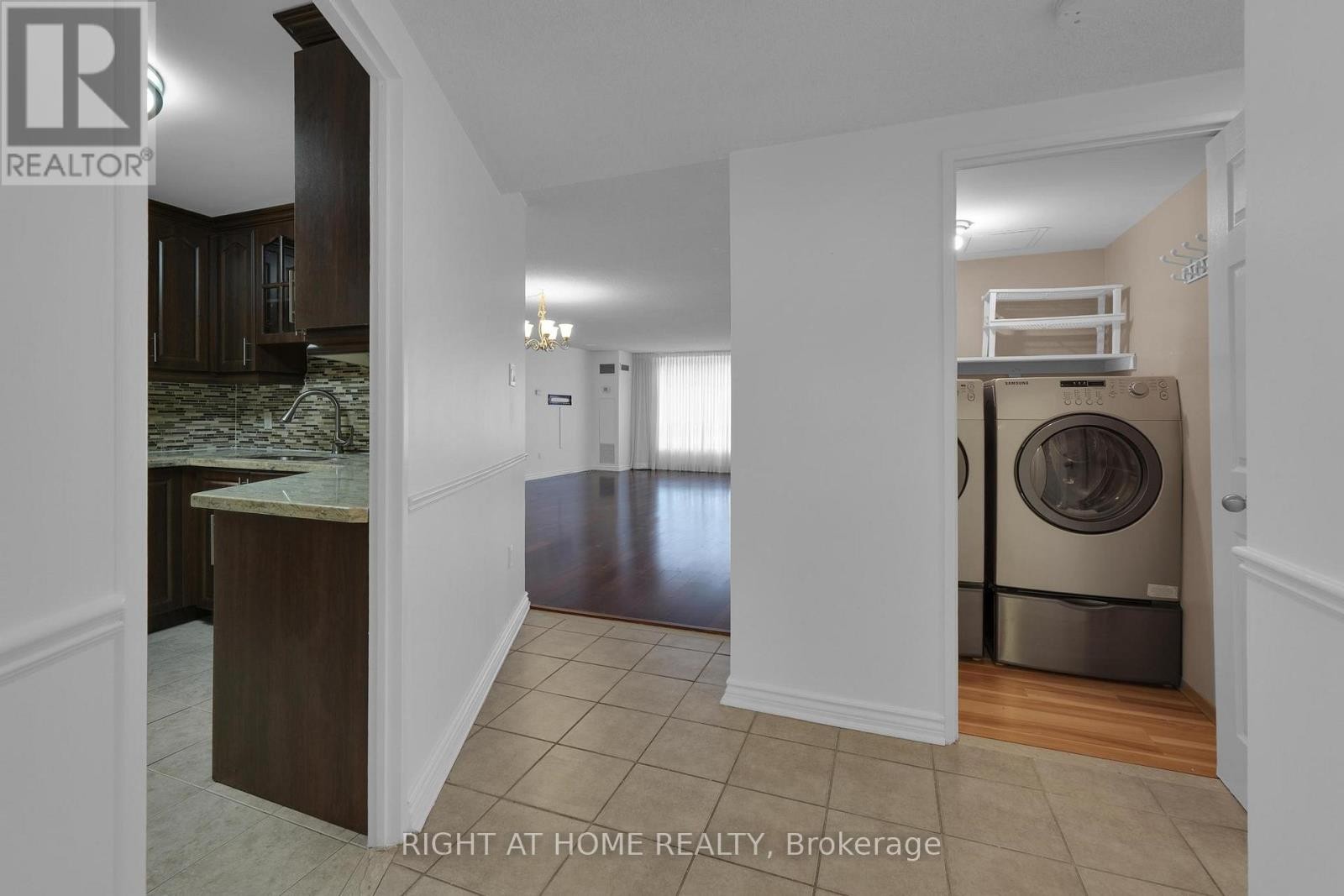 












205 - 3650 KANEFF CRESCENT

,
Mississauga (Mississauga Valleys),




Ontario
L5A4A1

