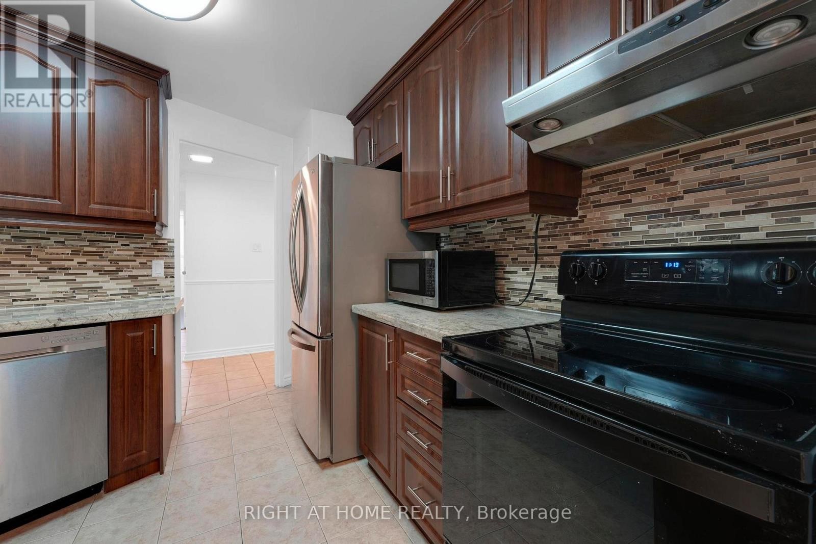 












205 - 3650 KANEFF CRESCENT

,
Mississauga (Mississauga Valleys),




Ontario
L5A4A1

