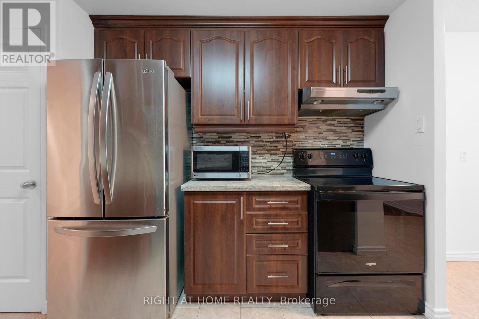 












205 - 3650 KANEFF CRESCENT

,
Mississauga (Mississauga Valleys),




Ontario
L5A4A1

