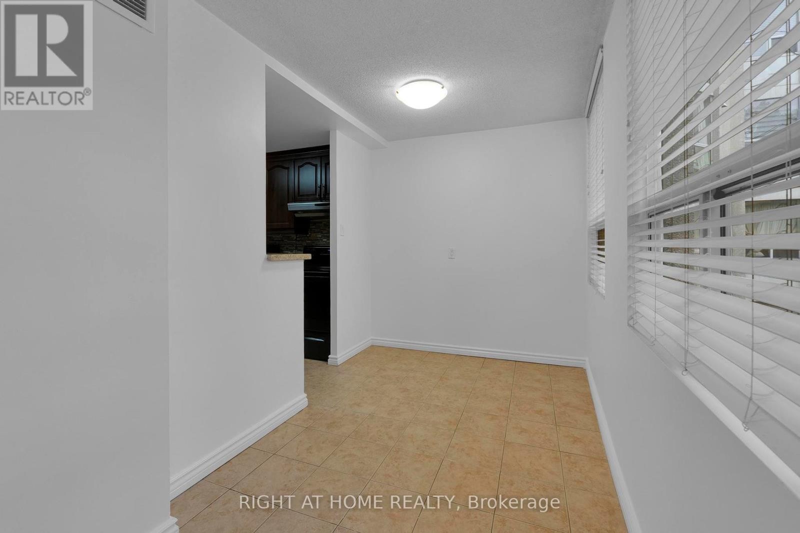 












205 - 3650 KANEFF CRESCENT

,
Mississauga (Mississauga Valleys),




Ontario
L5A4A1

