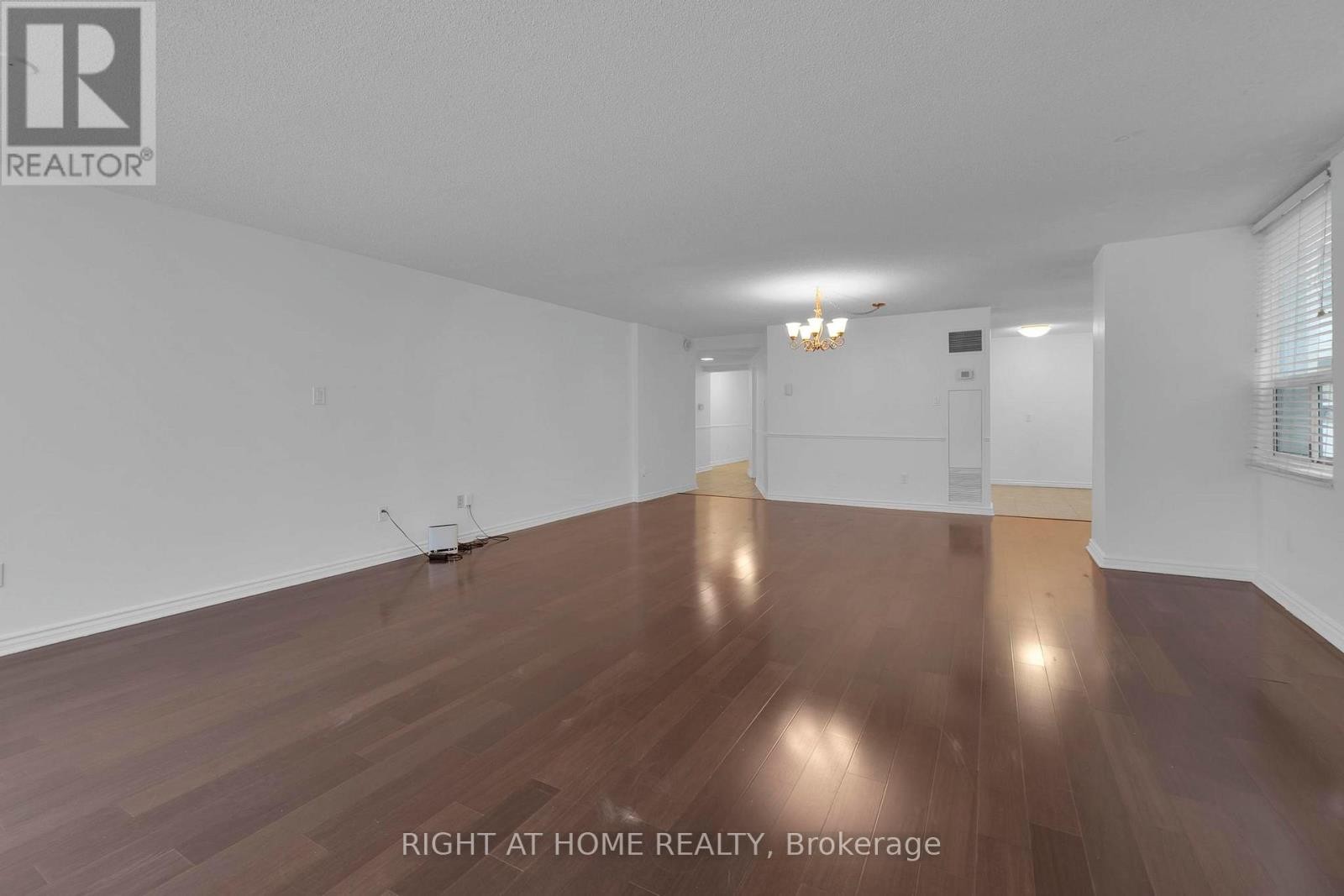












205 - 3650 KANEFF CRESCENT

,
Mississauga (Mississauga Valleys),




Ontario
L5A4A1

