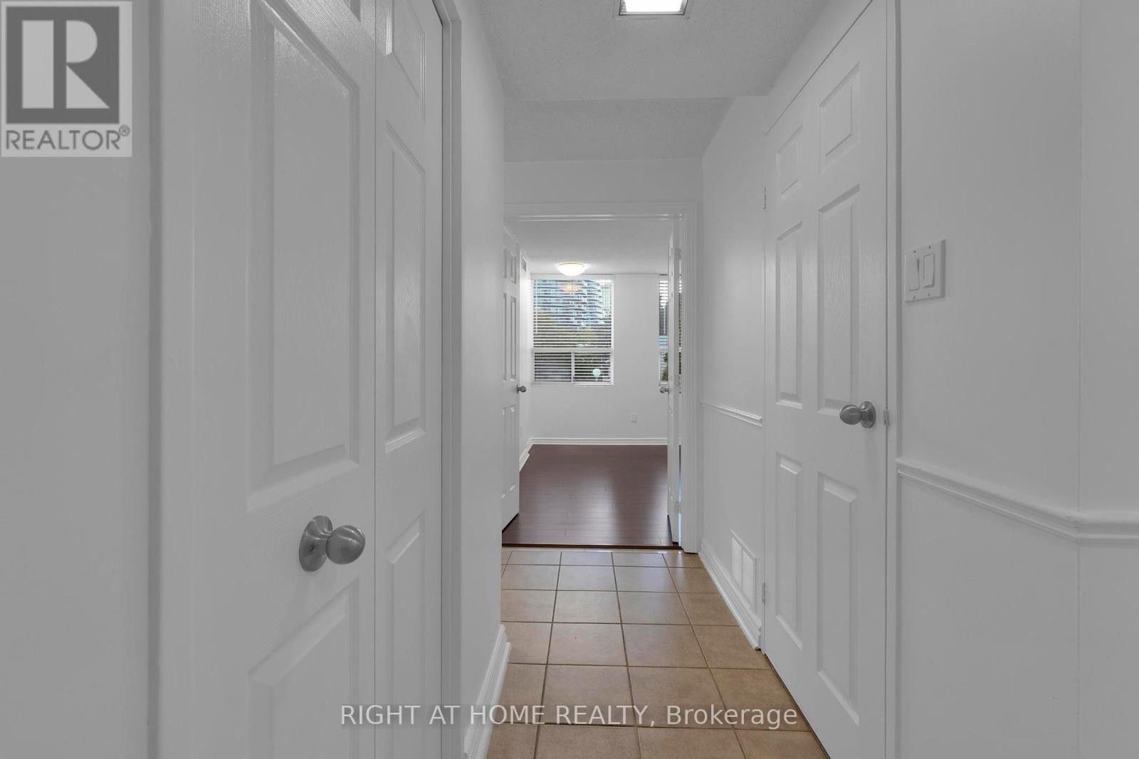 












205 - 3650 KANEFF CRESCENT

,
Mississauga (Mississauga Valleys),




Ontario
L5A4A1

