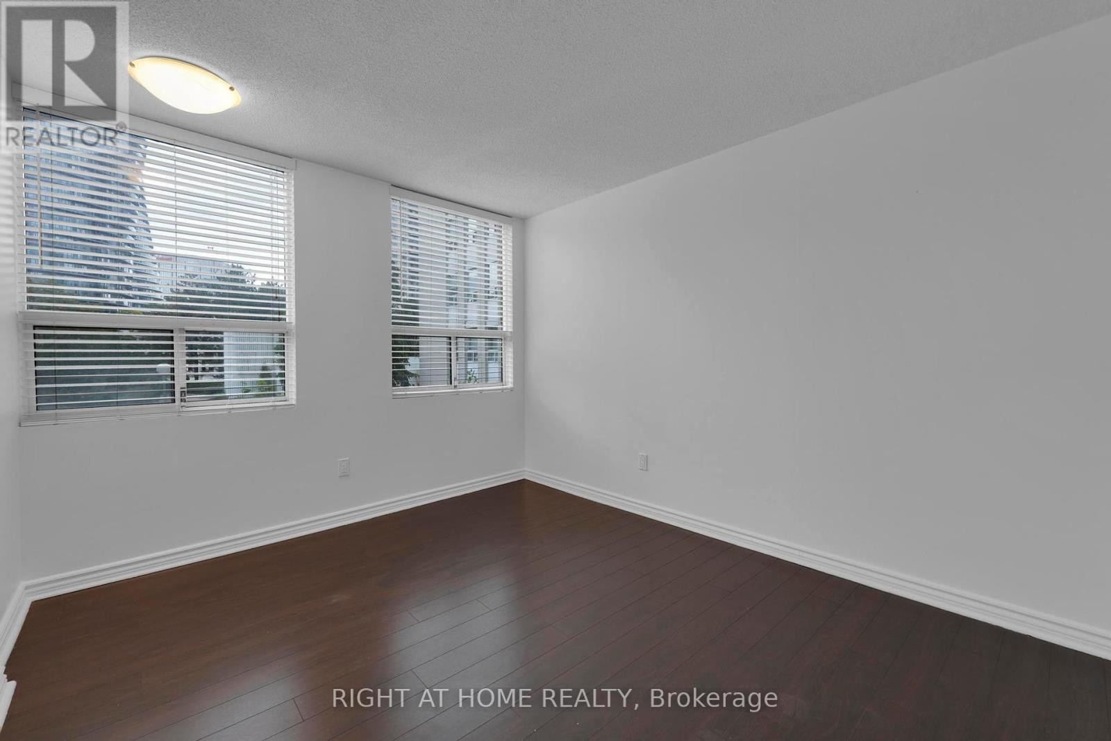 












205 - 3650 KANEFF CRESCENT

,
Mississauga (Mississauga Valleys),




Ontario
L5A4A1

