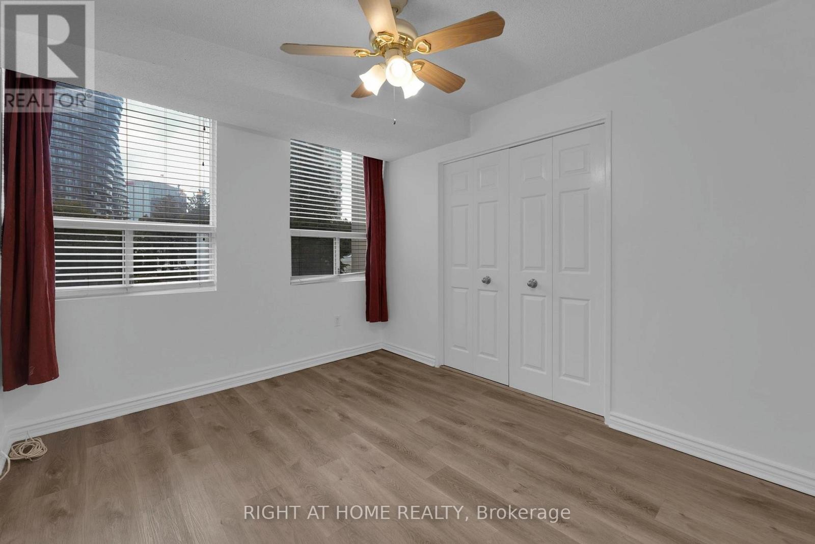 












205 - 3650 KANEFF CRESCENT

,
Mississauga (Mississauga Valleys),




Ontario
L5A4A1


