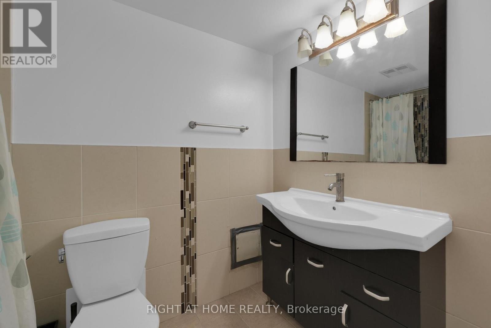 












205 - 3650 KANEFF CRESCENT

,
Mississauga (Mississauga Valleys),




Ontario
L5A4A1

