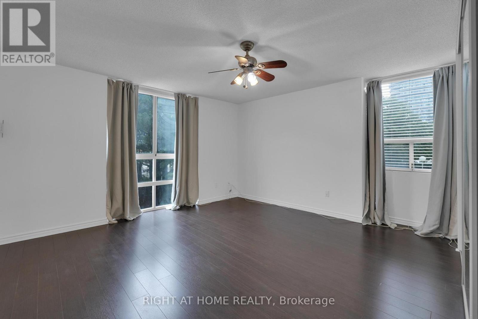 












205 - 3650 KANEFF CRESCENT

,
Mississauga (Mississauga Valleys),




Ontario
L5A4A1

