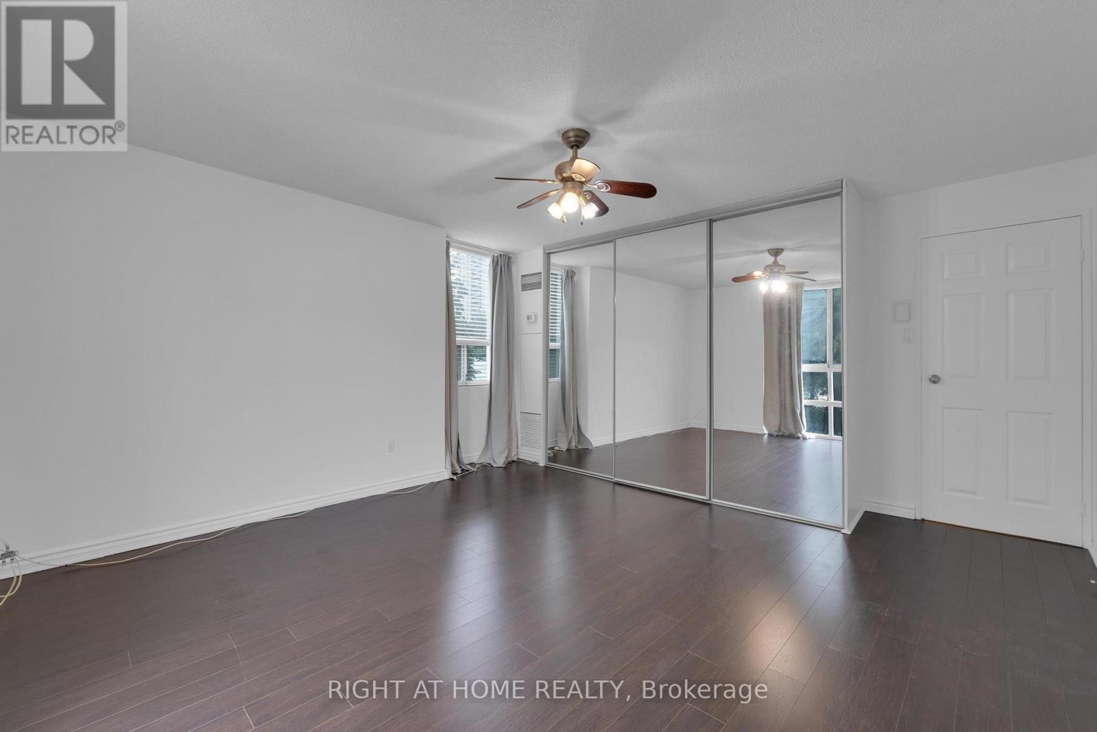 












205 - 3650 KANEFF CRESCENT

,
Mississauga (Mississauga Valleys),




Ontario
L5A4A1

