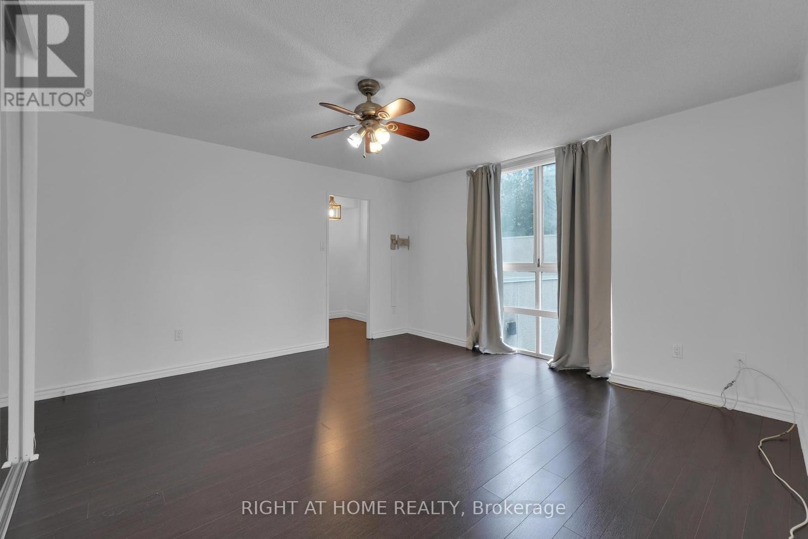 












205 - 3650 KANEFF CRESCENT

,
Mississauga (Mississauga Valleys),




Ontario
L5A4A1

