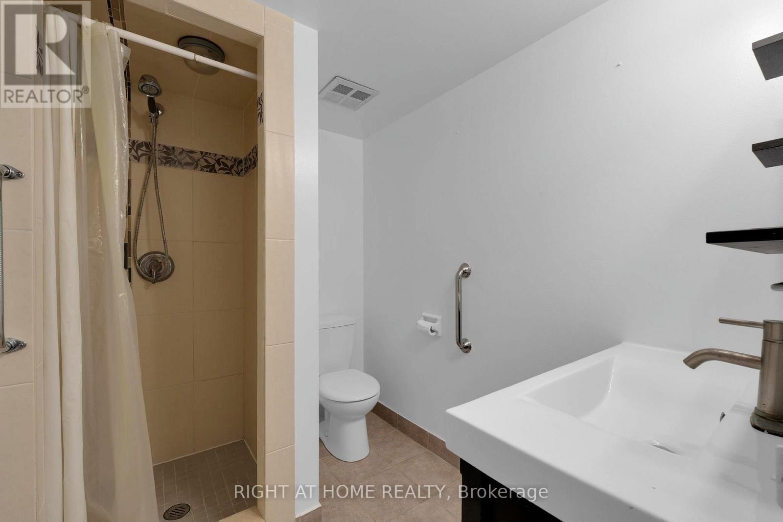 












205 - 3650 KANEFF CRESCENT

,
Mississauga (Mississauga Valleys),




Ontario
L5A4A1

