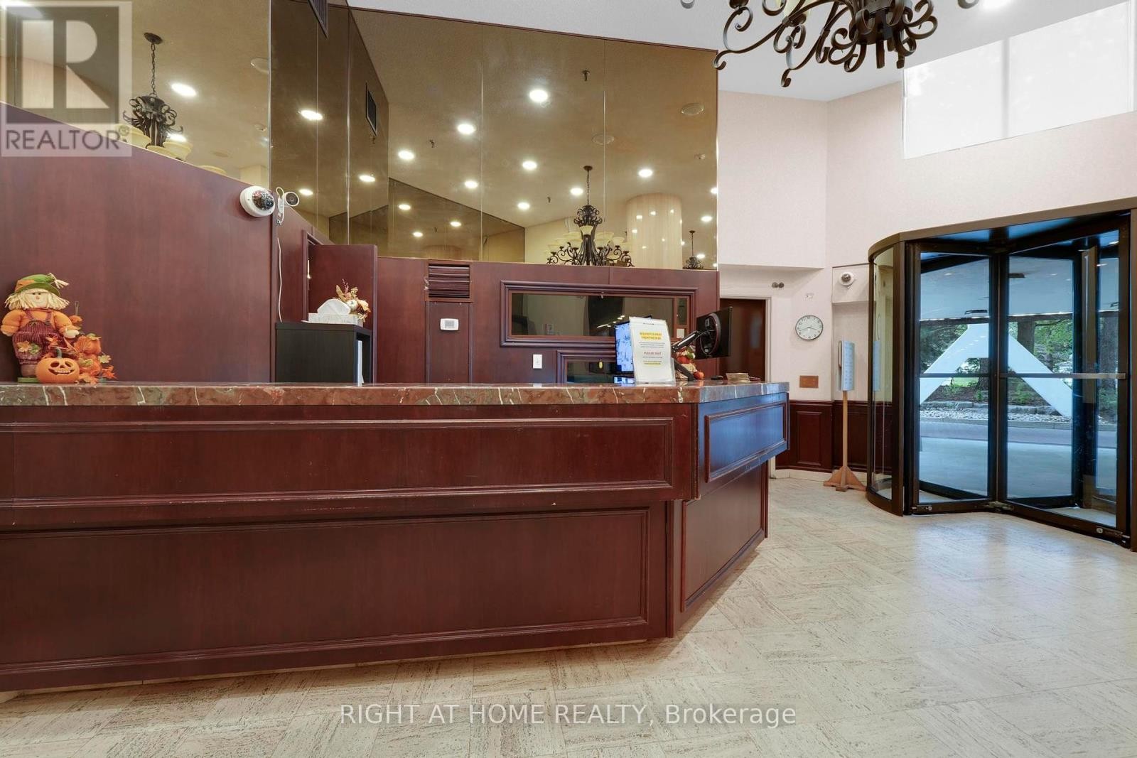 












205 - 3650 KANEFF CRESCENT

,
Mississauga (Mississauga Valleys),




Ontario
L5A4A1

