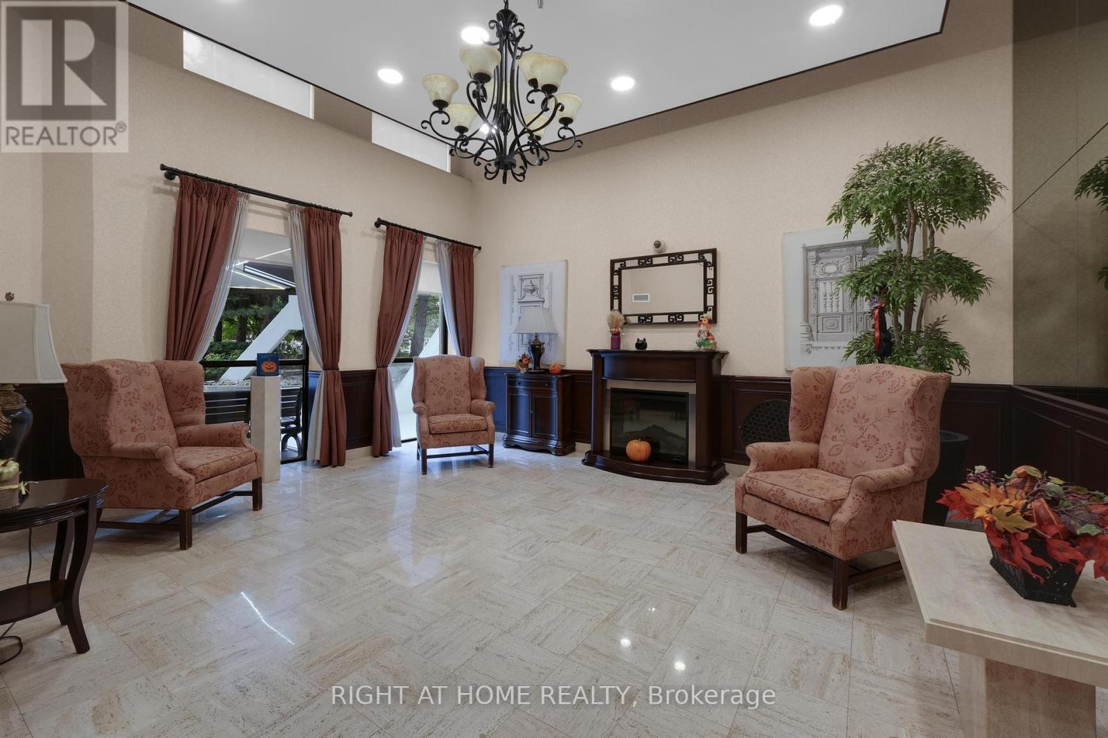 












205 - 3650 KANEFF CRESCENT

,
Mississauga (Mississauga Valleys),




Ontario
L5A4A1

