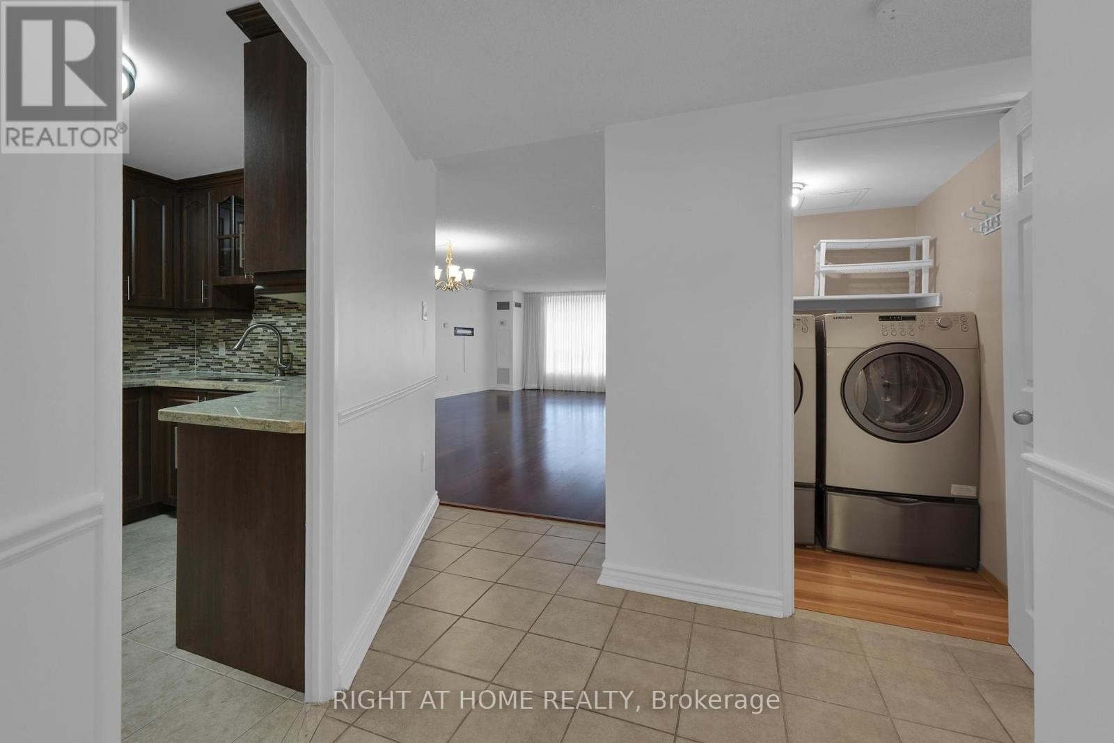 












205 - 3650 KANEFF CRESCENT

,
Mississauga (Mississauga Valleys),




Ontario
L5A4A1


