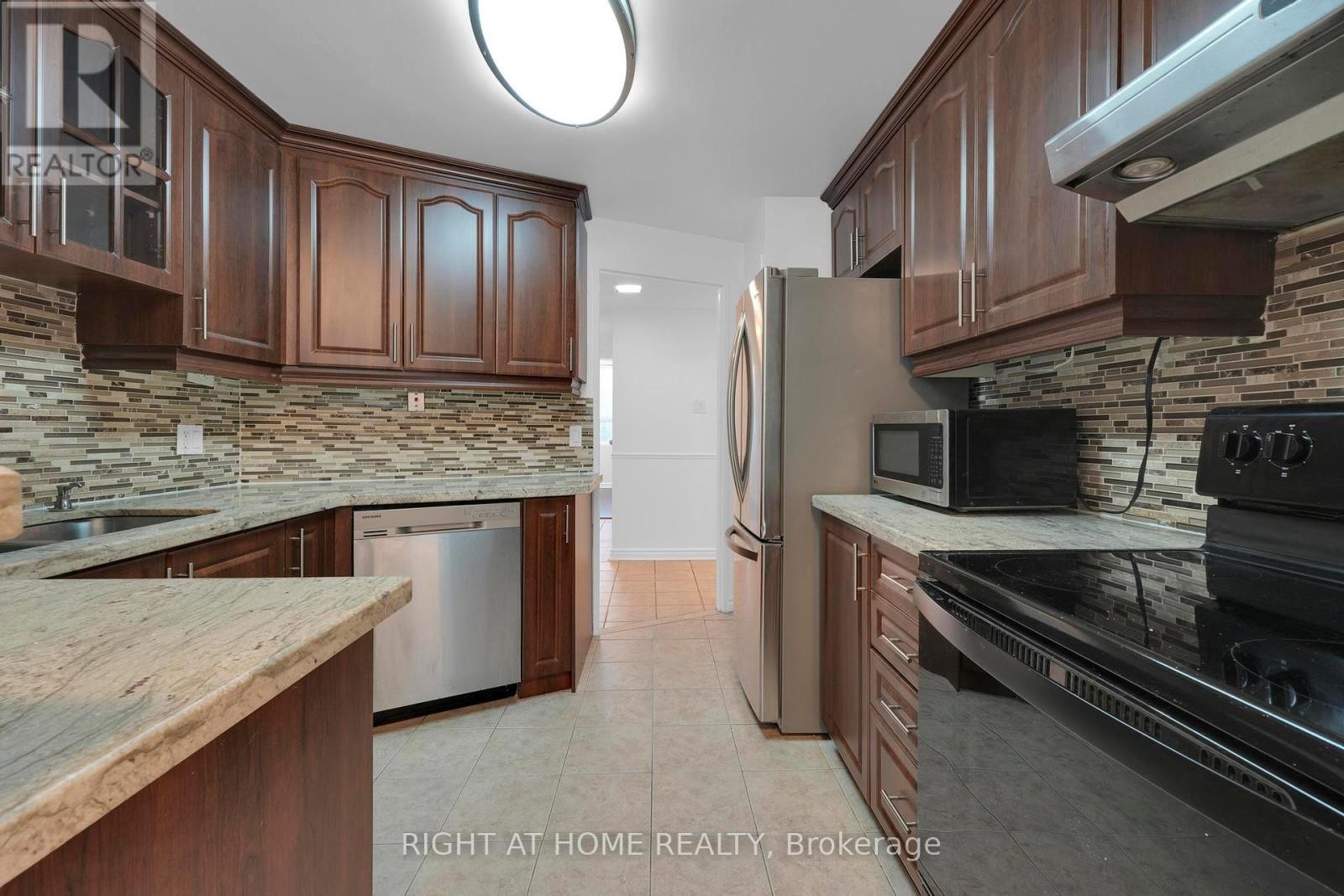 












205 - 3650 KANEFF CRESCENT

,
Mississauga (Mississauga Valleys),




Ontario
L5A4A1

