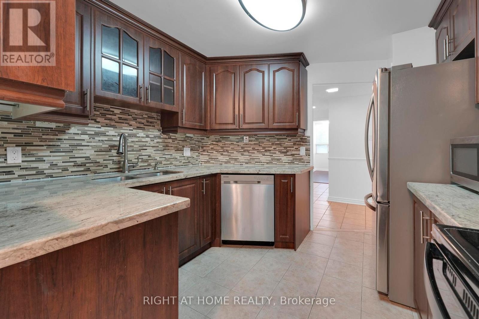 












205 - 3650 KANEFF CRESCENT

,
Mississauga (Mississauga Valleys),




Ontario
L5A4A1

