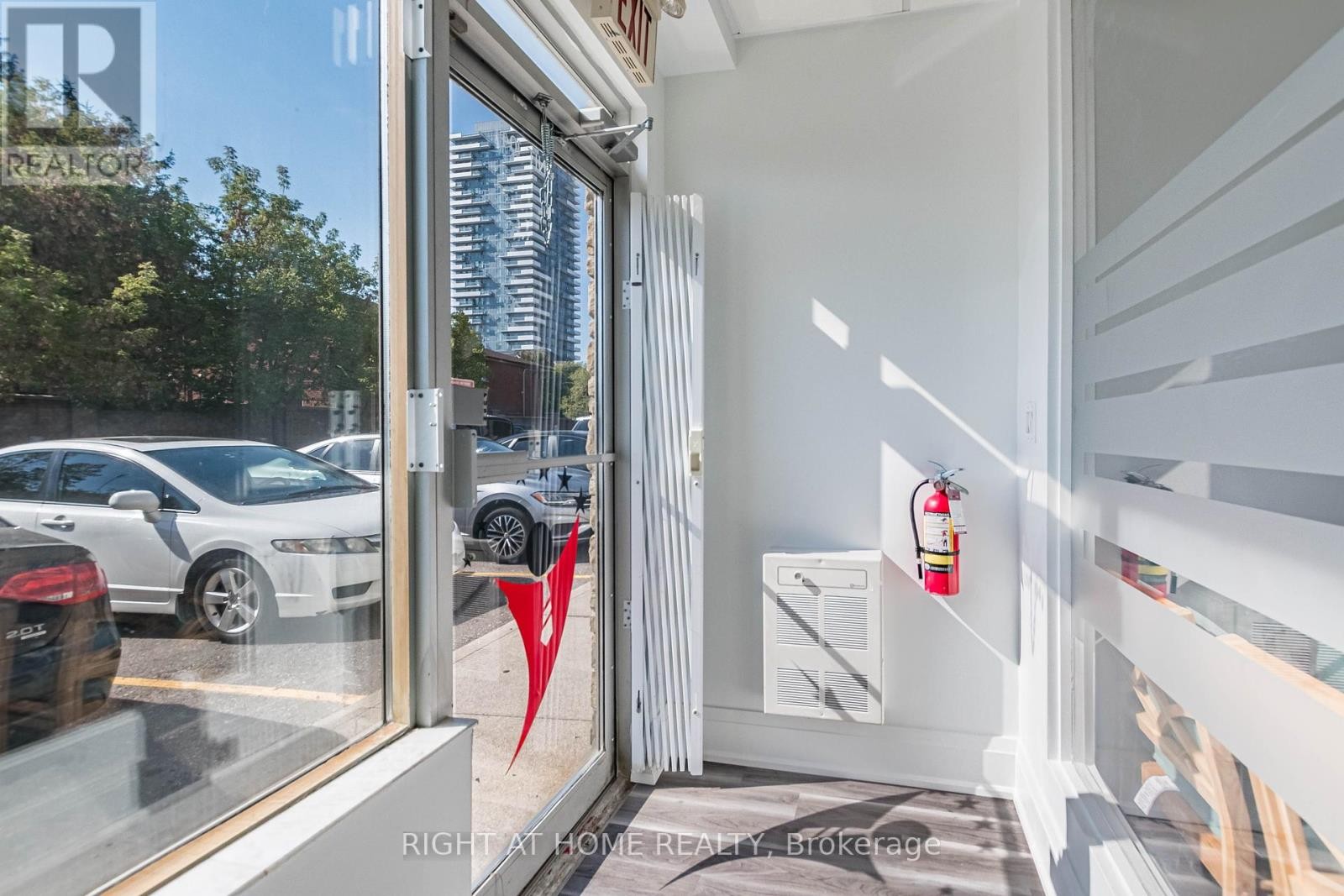 












104 - 49 HILLCREST AVENUE

,
Brampton (Queen Street Corridor),




Ontario
L6W4V4

