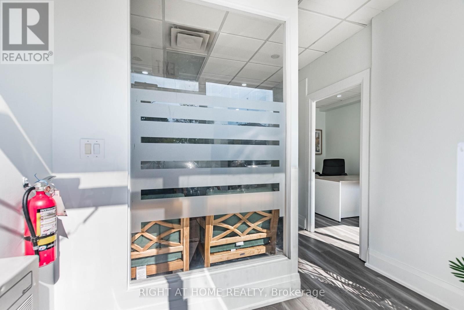 












104 - 49 HILLCREST AVENUE

,
Brampton (Queen Street Corridor),




Ontario
L6W4V4

