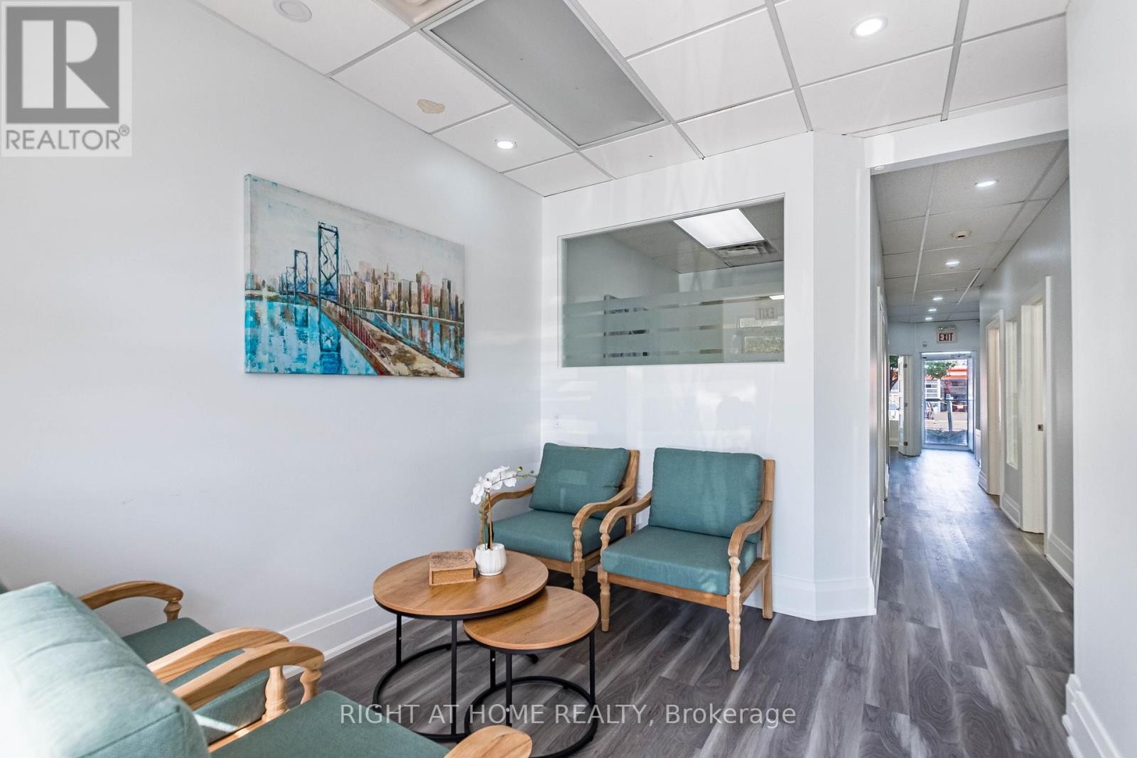 












104 - 49 HILLCREST AVENUE

,
Brampton (Queen Street Corridor),




Ontario
L6W4V4

