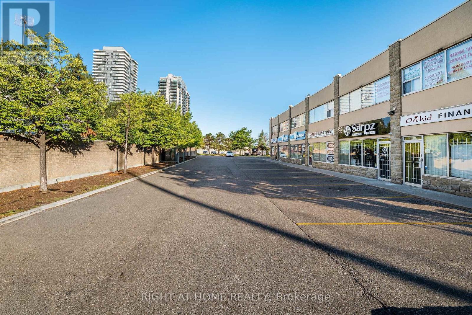 












104 - 49 HILLCREST AVENUE

,
Brampton (Queen Street Corridor),




Ontario
L6W4V4

