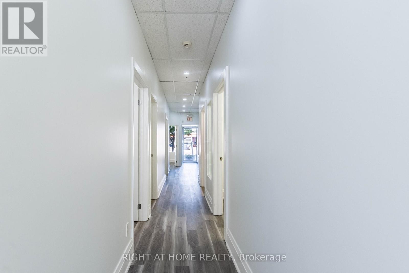 












104 - 49 HILLCREST AVENUE

,
Brampton (Queen Street Corridor),




Ontario
L6W4V4

